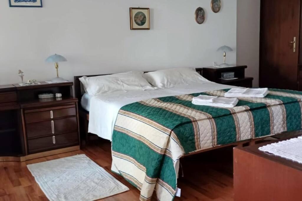 Brezza Marina - Appartamento In Villa Fronte Mare Triëst Buitenkant foto