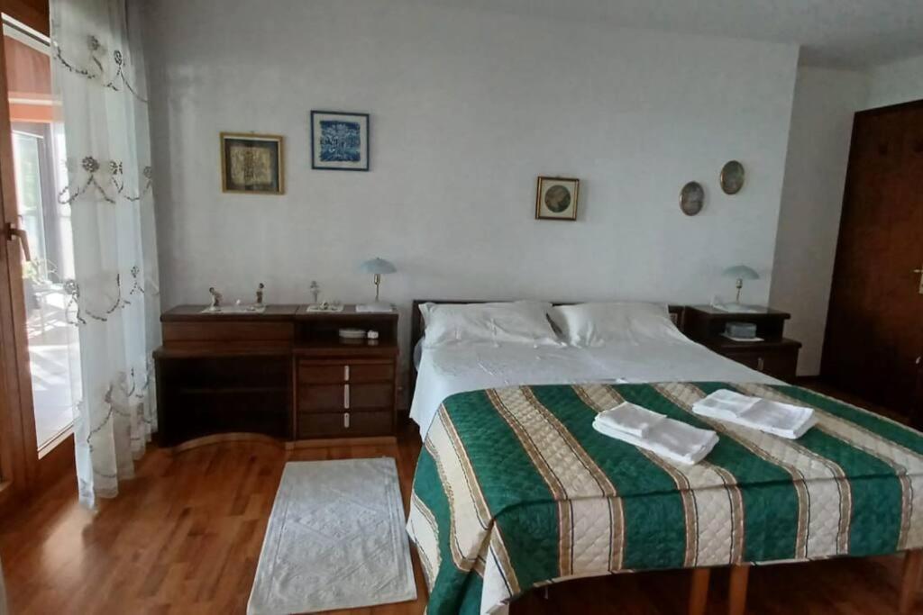 Brezza Marina - Appartamento In Villa Fronte Mare Triëst Buitenkant foto